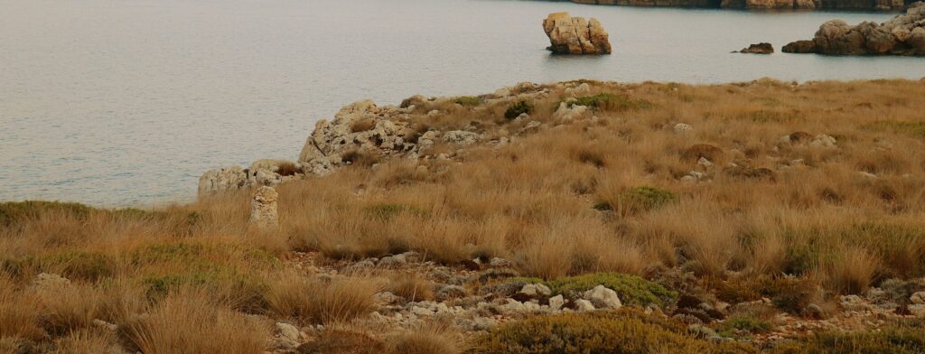 La baie de Fornells, un panorama paisible au nord de Minorque