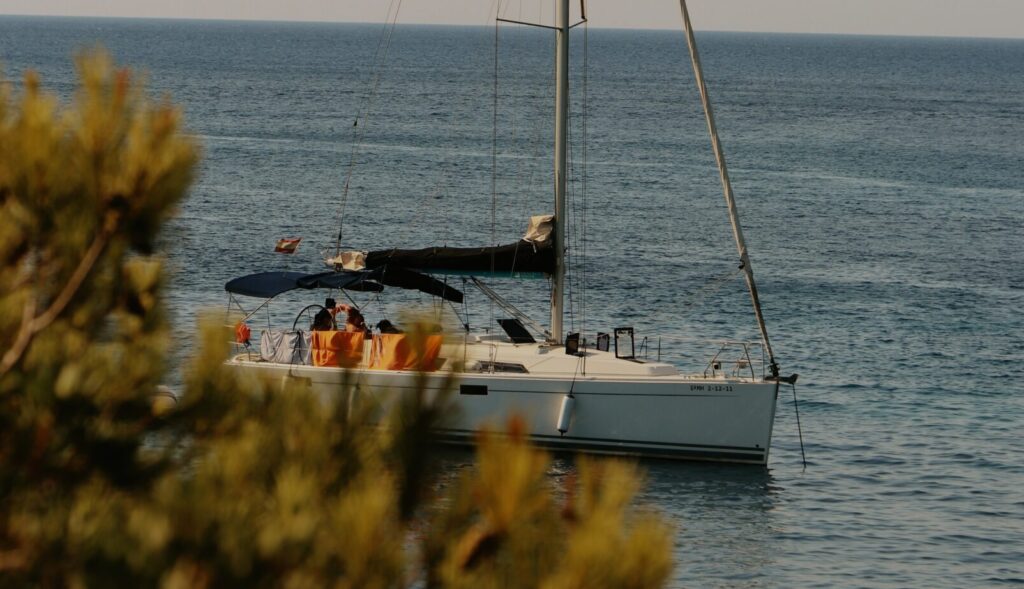 Un voilier, la mer, et rien d&rsquo;autre : La beauté de Minorque