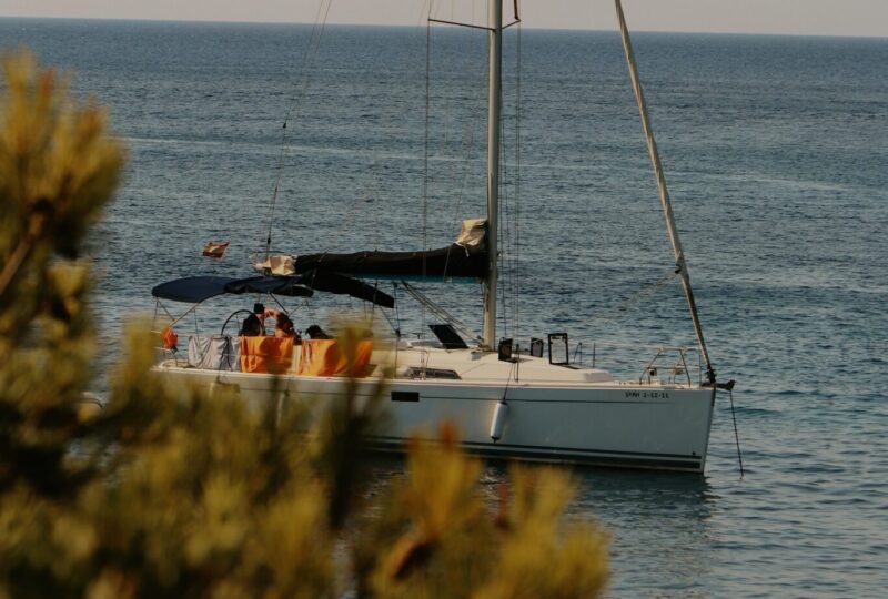 Un voilier, la mer, et rien d’autre : La beauté de Minorque