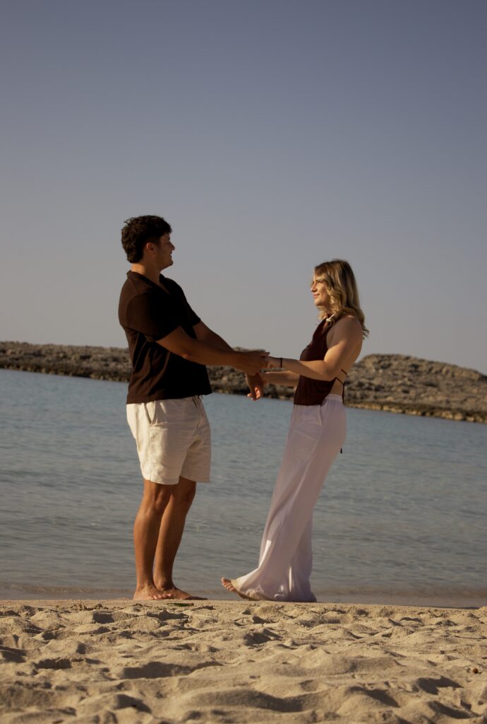 Séance Couple à l&rsquo;Aube sur la Plage de Binibeca | Minorque