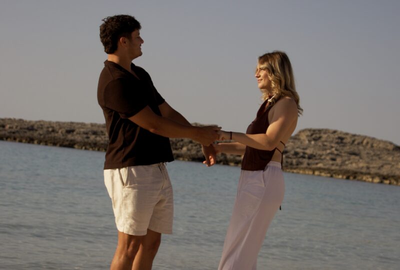 Séance Couple à l’Aube sur la Plage de Binibeca | Minorque